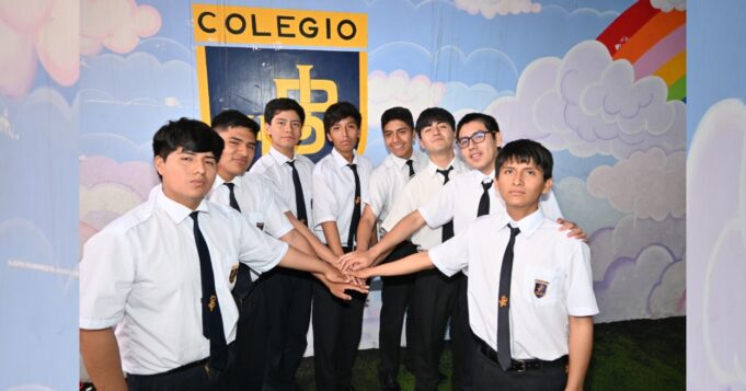 Escolares de quinto año del colegio Juan Pablo Peregrino de Carabayllo ingresan a la UNI