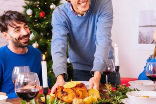 Cenas de Navidad y Año Nuevo: ¿cómo reducir el riesgo de malestares gastrointestinales?