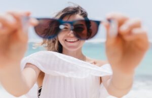 El sol del verano 2026 puede dañar tu vista: estas recomendaciones pueden evitarlo