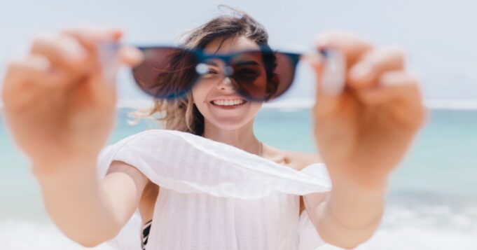 El sol del verano 2026 puede dañar tu vista: estas recomendaciones pueden evitarlo