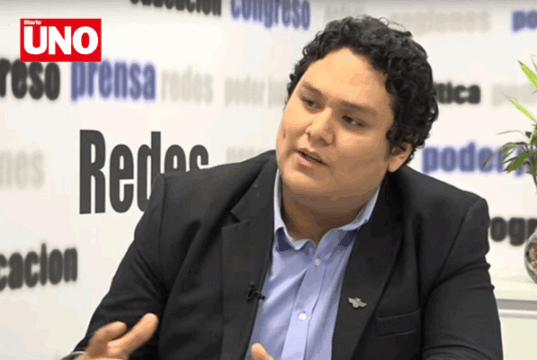 Enrique Valderrama arrasa en internas del Apra y se encamina a liderar el partido rumbo al 2026