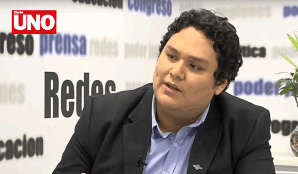 Enrique Valderrama arrasa en internas del Apra y se encamina a liderar el partido rumbo al 2026