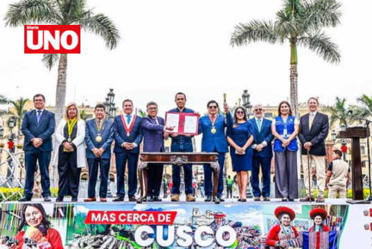 Jerí firma ley para convertir aeropuerto Velasco Astete en parque público tras su cierre