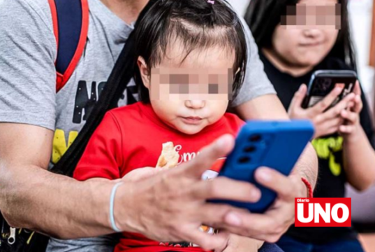 EsSalud advierte que regalar celulares y tablets sin control puede generar ludopatía en niños