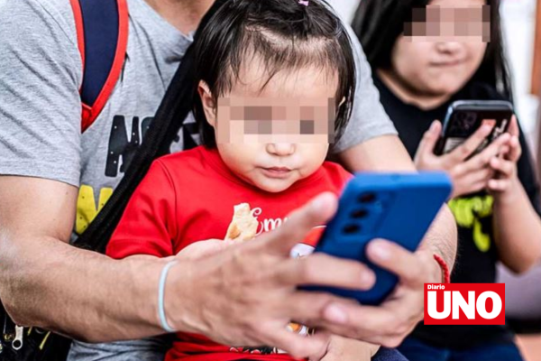 EsSalud advierte que regalar celulares y tablets sin control puede generar ludopatía en niños