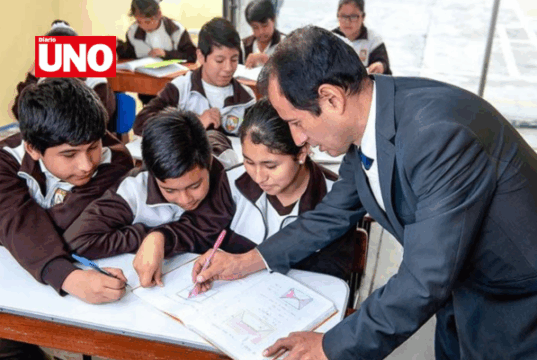 Más de 426.000 maestros reciben segundo aumento salarial del año