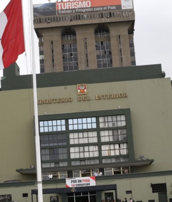 Gobierno retira a 25 oficiales generales de la Policía Nacional en renovación anual de cuadros