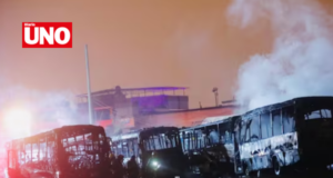 Incendio arrasa con 17 buses en cochera de Ate y deja a decenas de trabajadores sin sustento
