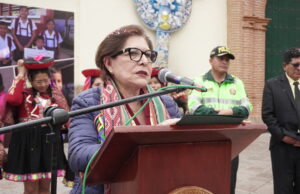 Minedu inicia en el Cusco distribución de más de un millón de kits escolares en todo el Perú