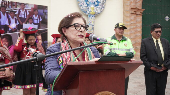 Minedu inicia en el Cusco distribución de más de un millón de kits escolares en todo el Perú