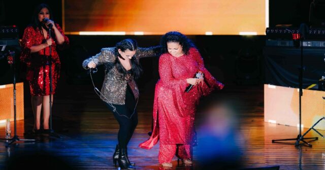 Eva Ayllón: Así fue “Y sigo aquí”, el concierto con el que la maestra cautivó al Anfiteatro del Parque de la Exposición