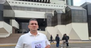 Denuncian a esposo de exreina de belleza por millonaria estafa