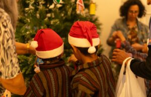 Niños del Puericultorio Pérez Araníbar participan en el tradicional encendido del árbol navideño