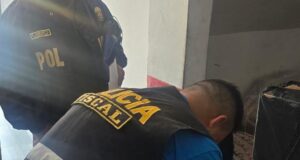 POLICÍA INCAUTA MILES DE CIGARRILLOS ILEGALESEN EMPRESA DE TRANSPORTES DE LA VICTORIA