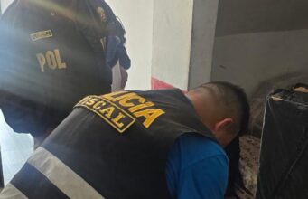 POLICÍA INCAUTA MILES DE CIGARRILLOS ILEGALESEN EMPRESA DE TRANSPORTES DE LA VICTORIA