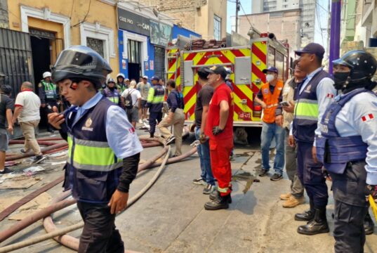 LA VICTORIA: INCENDIO CÓDIGO 2 ES CONTROLADO SIN PÉRDIDAS HUMANAS