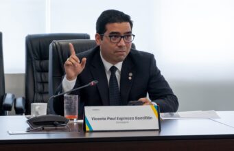 Consejero de Sunedu defiende su designación y denuncia intereses políticos en la institución.