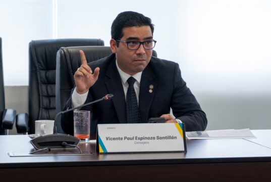 Consejero de Sunedu defiende su designación y denuncia intereses políticos en la institución.