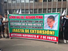 Fuera corruptos del Mercado de Frutas