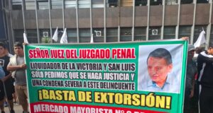 Fuera corruptos del Mercado de Frutas