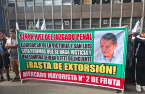 Fuera corruptos del Mercado de Frutas