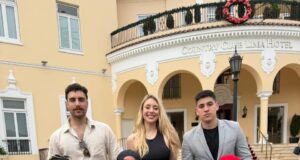 ‘Brad Pizza’ emocionado en compartir navideño con sus ‘cachorros’