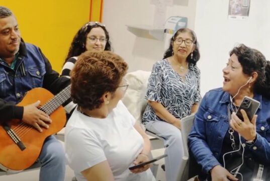 Pensionistas de la ONP llenan de espíritu navideño a la institución con emotiva activación