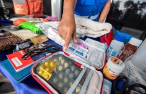 Agua, alimentos y medicamentos: EsSalud enseña cómo armar una mochila de emergencia