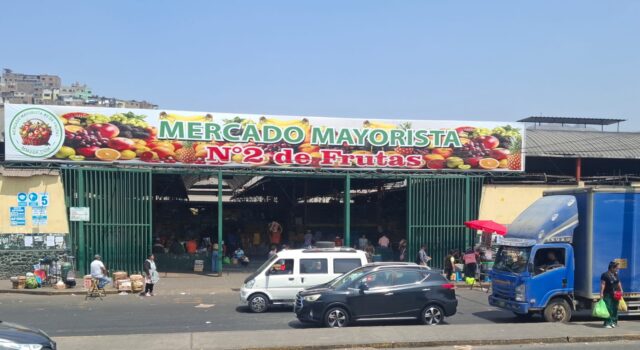 Sentencia en suspenso: la justicia vuelve a postergarse en el Mercado de Frutas