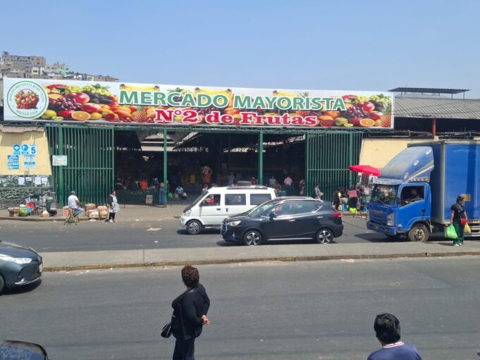 Sentencia en suspenso: la justicia vuelve a postergarse en el Mercado de Frutas