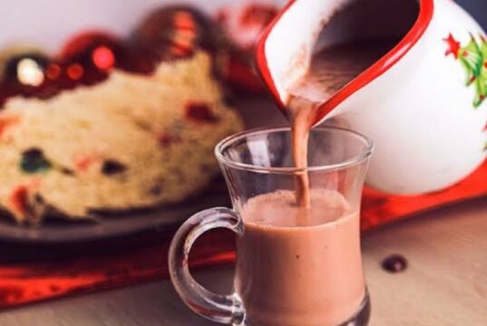 Comidas procesadas y excesos en fiestas pueden causar “disbiosis” intestinal y aumentar problemas digestivos