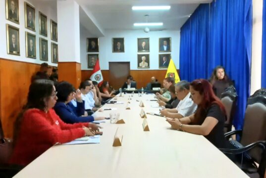 Chorrillos: Personal de la municipalidad denuncian que siguen varios meses impagos y que esto se debe presuntas irregularidades administrativas.