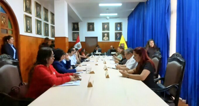 Chorrillos: Personal de la municipalidad denuncian que siguen varios meses impagos y que esto se debe presuntas irregularidades administrativas.