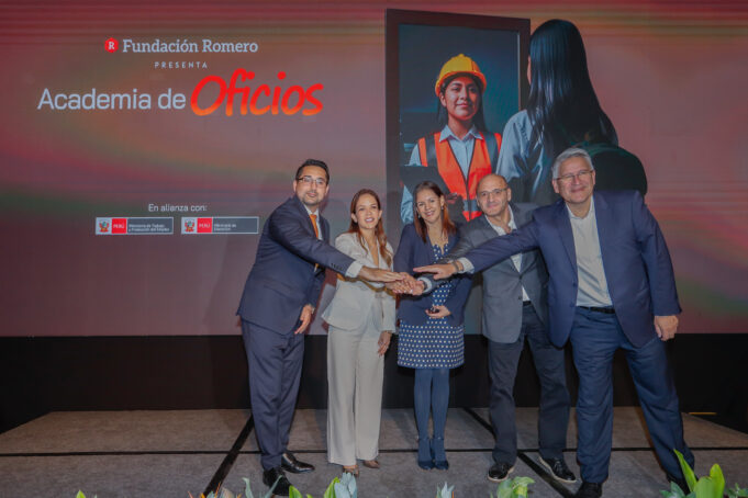 Minedu: estudiantes y egresados de secundaria podrán acceder a 400 mil becas virtuales