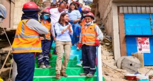 Ministra del Midis supervisó mantenimiento de escaleras en asentamientos humanos