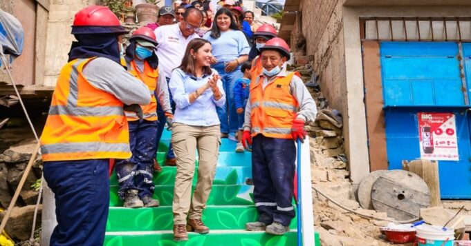 Ministra del Midis supervisó mantenimiento de escaleras en asentamientos humanos