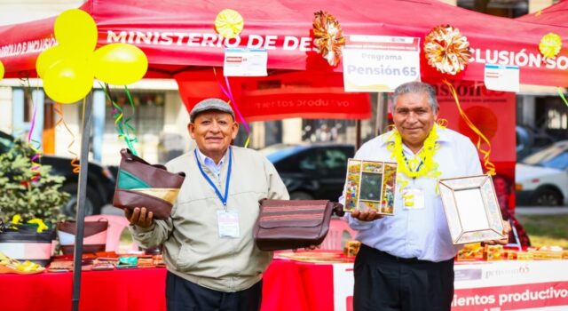 Midis promueve emprendimientos de usuarios de programas sociales en gran feria de San Juan de Lurigancho