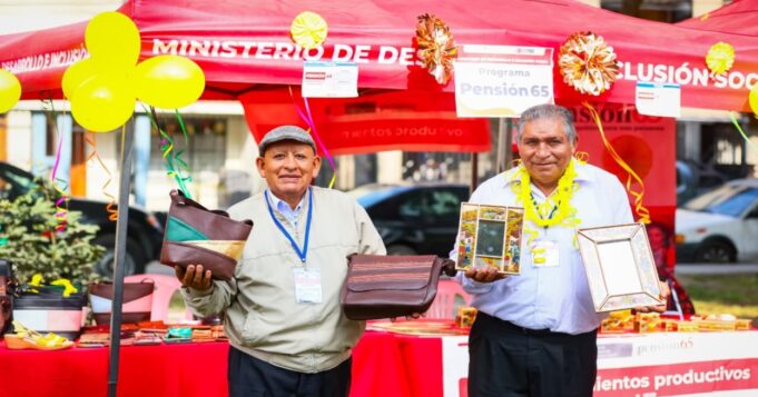 Midis promueve emprendimientos de usuarios de programas sociales en gran feria de San Juan de Lurigancho