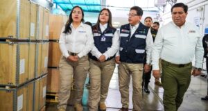 Ministro del Interior y superintendente de Migraciones reciben lote de 200 000 libretas de pasaporte