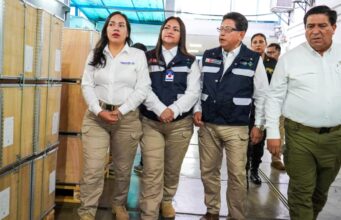 Ministro del Interior y superintendente de Migraciones reciben lote de 200 000 libretas de pasaporte