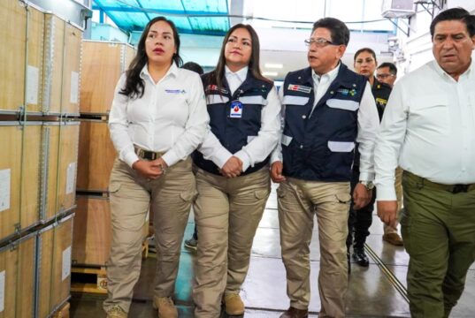 Ministro del Interior y superintendente de Migraciones reciben lote de 200 000 libretas de pasaporte