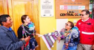 Puno: población de Azángaro recibió a la ministra Lesly Shica en inauguración del Tambo Central Ccalla