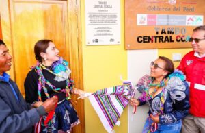 Población de Azángaro, Puno, brindó cálido recibimiento a la ministra Lesly Shica durante inauguración del Tambo Central Ccalla