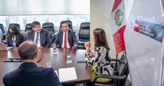 Midis promoverá formalización de emprendimientos de usuarias de sus programas sociales