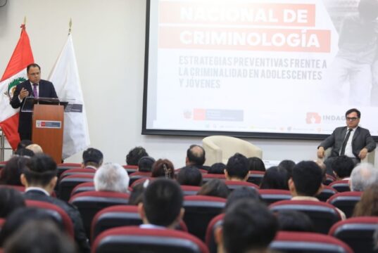 Ministerio de Justicia impulsa estrategia nacional para proteger a adolescentes y jóvenes en Congreso Nacional de Criminología