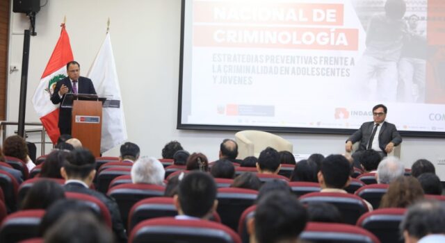 Ministerio de Justicia impulsa estrategia nacional para proteger a adolescentes y jóvenes en Congreso Nacional de Criminología