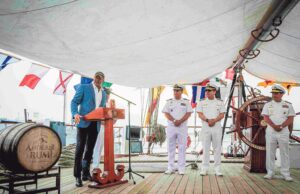 Marina de Guerra del Perú y Destilería Don Michael presentan destilados premium peruanos de edición limitada cuyas barricas recorrieron el mundo