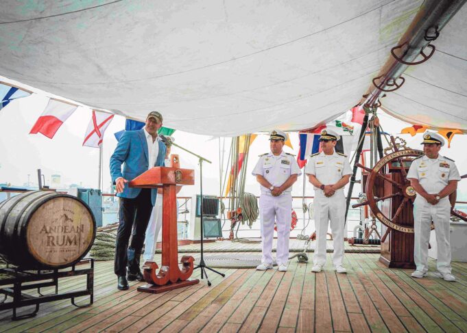 Marina de Guerra del Perú y Destilería Don Michael presentan destilados premium peruanos de edición limitada cuyas barricas recorrieron el mundo