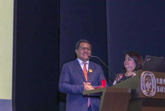 Presidente del Directorio de Caja Huancayo reconocido como embajador de los Premios +50 Emprende Perú