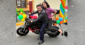 Claudio Calmet celebra con Ximena Díaz en “Eres mi bien”